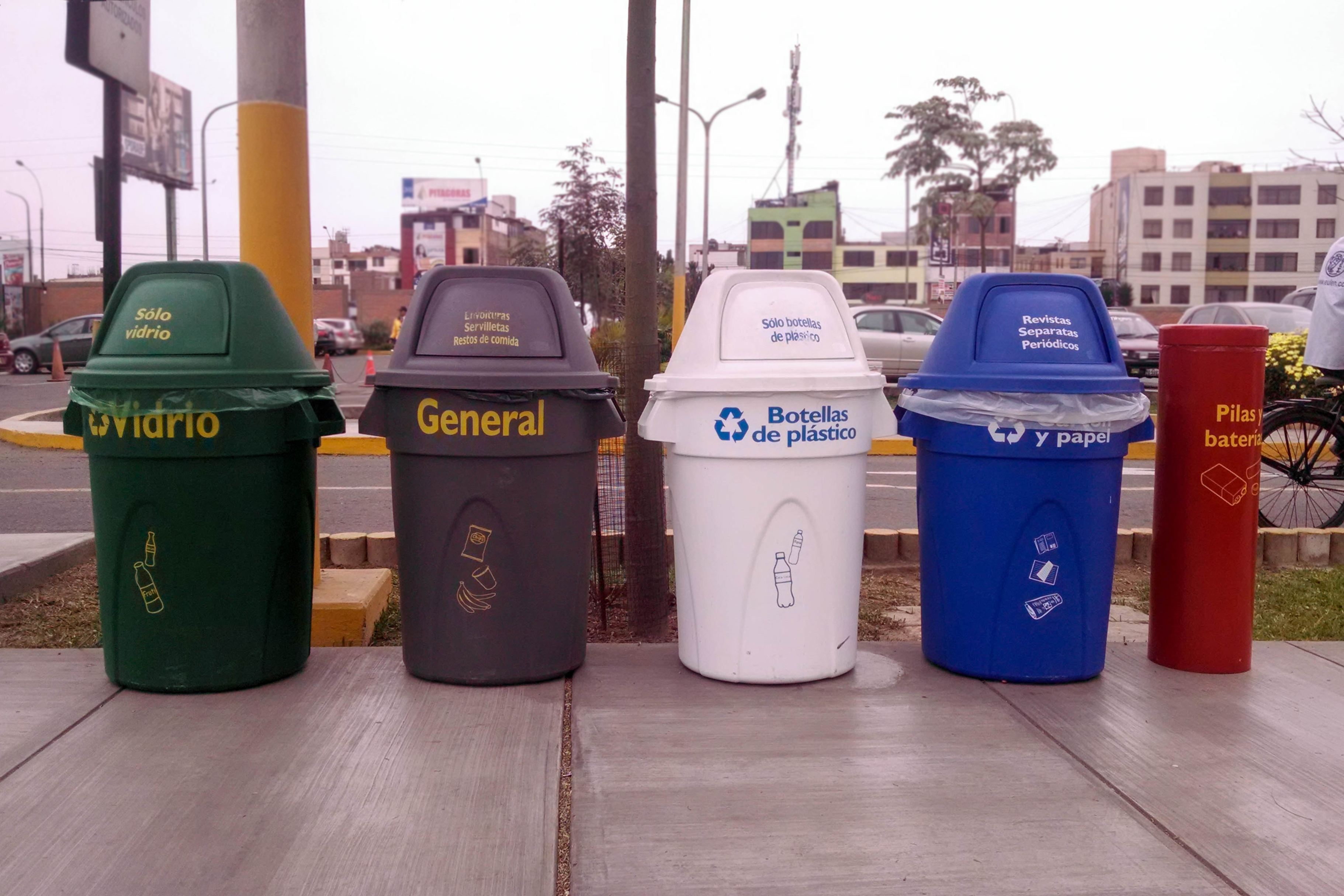 Contenedores de reciclaje y residuos; Tipos, colores y qué va en
